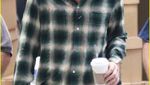 Robert Pattinson Sering Tertangkap Kamera Paparazi saat Ngopi
