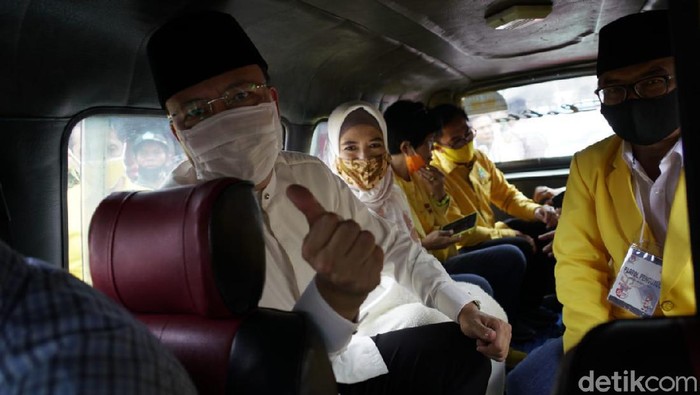 Rohidin-Rosjonsyah mendaftar ke KPU Provinsi Bengkulu naik angkot