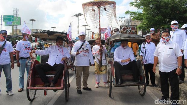 Sahbirin Noor-H Muhidin dan Denny Indrayana-Difriadi Darjat mendaftar ke KPU Kalsel