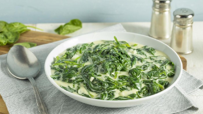 sayur bayam Creamy Homemade Creamed Spinach with Onion and Garlic