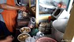 Gurih Nampol! Sop Kaki Sapi Pak Karto yang Legendaris di Jalan Biak