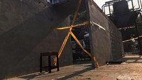 Garis kuning itu terpasang di sejumlah titik.