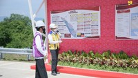 Pembangunan jalan tol Banda Aceh-Sigli merupakan salah satu ruas Tol Trans Sumatera yang menjadi Proyek Strategis Nasional (PSN). Dengan dibangunnya tol akan memangkas jarak dan waktu tempuh perjalanan dari Banda Aceh ke Sigli dari sekitar 2-3 jam dengan kondisi jalan yang  berkelok-kelok melalui perbukitan menjadi  hanya 1 jam perjalanan. Total investasi untuk pembangunan ruas tol Sigli – Banda Aceh  ini adalah sebesar Rp 12,35 Triliun dengan biaya konstruksi sebesar Rp 8,99 triliun.Foto: Dok.Kementerian PUPR
