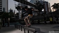 Bahkan banyak pekerja kantoran yang ikut meramaikan olahraga ekstrim ini. Biasanya setelah pulang kerja mereka langsung bermain skateboard.