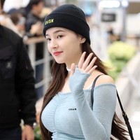 Nancy MOMOLANDBentuk pinggang apel Nancy menjadi body goal bagi banyak wanita. Mengingat leader Momoland tersebut punya ayah dari Amerika, banyak netizen percaya jika proporsi tubuh Nancy adalah berkat darah campurannya.Foto: Internet