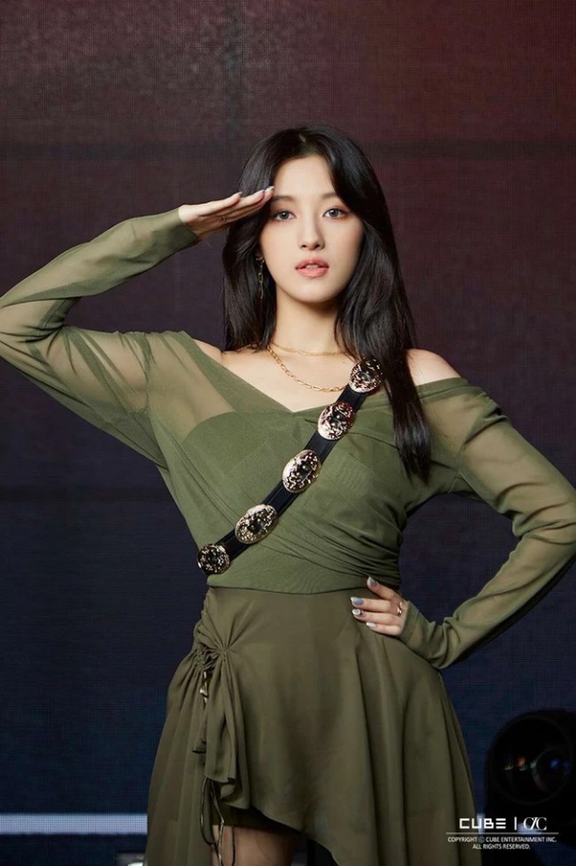 Seperti kebanyakan wanita-wanita dalam daftar ini, Seunghee CLC juga dianggap mendobrak standar kecantikan Korea karena bentuk tubuhnya. Ia adalah salah satu artis KPop yang kerap jadi perbincangan karena berat badan yang fluktuatif. Namun hal yang sebenarnya wajar itu tidak menghalangi Seunghee untuk tampil percaya diri. Foto: Internet