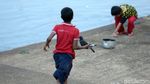 Asyik Bermain Burung, Anak-anak Ini Abaikan Protokol Kesehatan