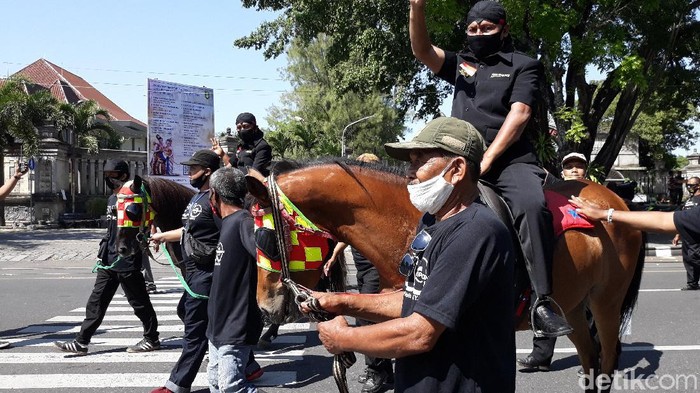 Bagyo Wahyono-FX Supardjo (Bajo) mendaftar ke KPU Solo