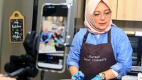 Banyak warga yang ikut kursus online ini untuk mengisi waktu luang di rumah serta belajar menu-menu baru.