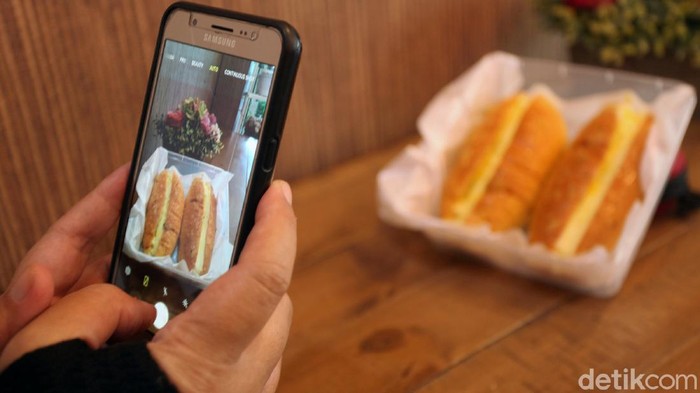 Dapur Lindawaty di Depok, Jabar, turut mencetak UMKM kuliner. Lindawaty memberikan pelatihan melalui kursus online untuk para pebisnis kuliner.