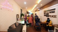 Setelah aktif berbagi tips dan trik kini Lindawaty membuka dapur Lindawaty di Jalan Margonda Raya no 494E, Depok Jawa Barat.
