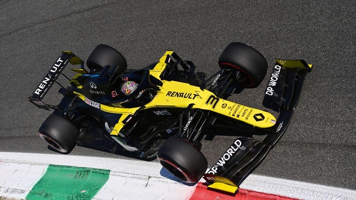 MONZA, ITALY - SEPTEMBER 05: Daniel Ricciardo of Australia driving the (3) Renault Sport Formula One Team RS20 on track during qualifying for the F1 Grand Prix of Italy at Autodromo di Monza on September 05, 2020 in Monza, Italy. (Photo by Miguel Medina -  Pool/Getty Images)