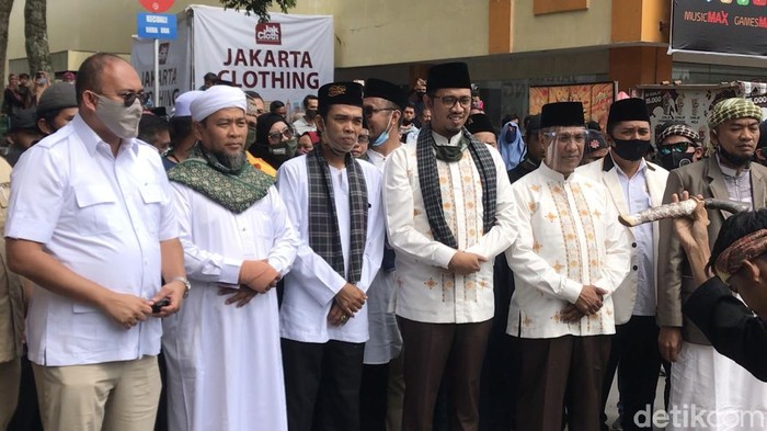Erman Safar-Marfendi Daftar ke KPU Kota Bukittinggi.