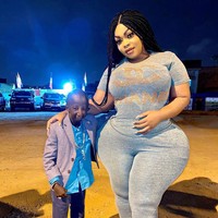 Di akun Instagram, Eudoxie Yao sering memamerkan kemesraannya dengan Grand P. Meski banyak orang menyoroti perbedaan fisik mereka, keduanya mengaku bahagia. Kami bahagia bersama dan ini adalah yang paling penting. Terima kasih semuanya atas dukungan kalian. Fisik tidak penting dalam hubungan kami, tulis Eudoxie Yao di akun Instagram dalam postingan foto mereka. Foto: Instagram @eudoxieyao__