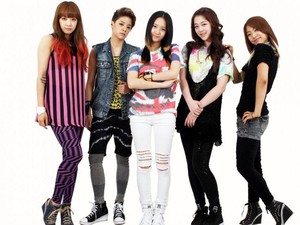 f(x) Rayakan 11 Tahun Debut, Kenang Momen Bersama Sulli