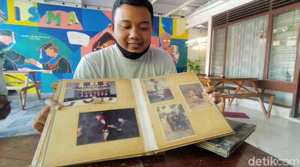 Kedai kopi milik anak Risma.
