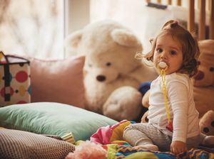 Dot dan Empeng Bikin Gigi Anak Tonggos, Mitos atau Fakta?
