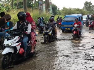 Dear Pemkab Bogor! Jalan Raya Bojong Gede Rusak, Warga Minta Diperbaiki