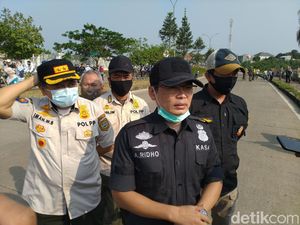 Penjelasan Satpol PP Bogor Hukum Pelanggar Masker Ditandu-Bersihkan Makam