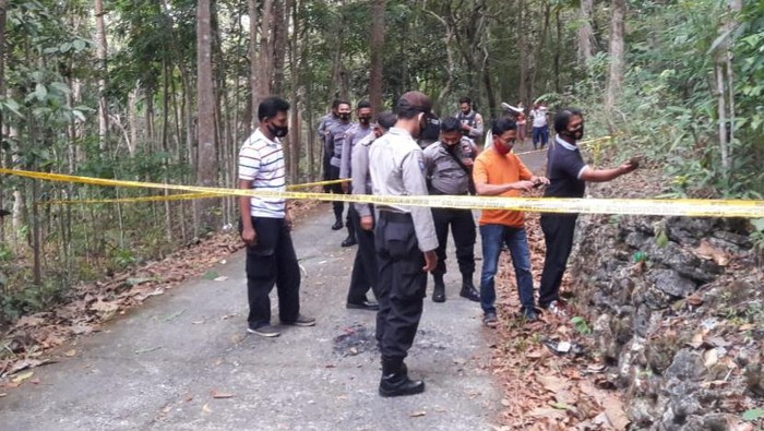Lokasi pekerja TPA Sampah Banyuroto disiram minyak lalu dibakar