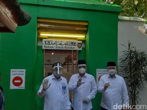 Ziarah ke Makam Sunan Bungkul Sebelum ke KPU, Machfud-Mujiaman Didoakan 9 Kiai