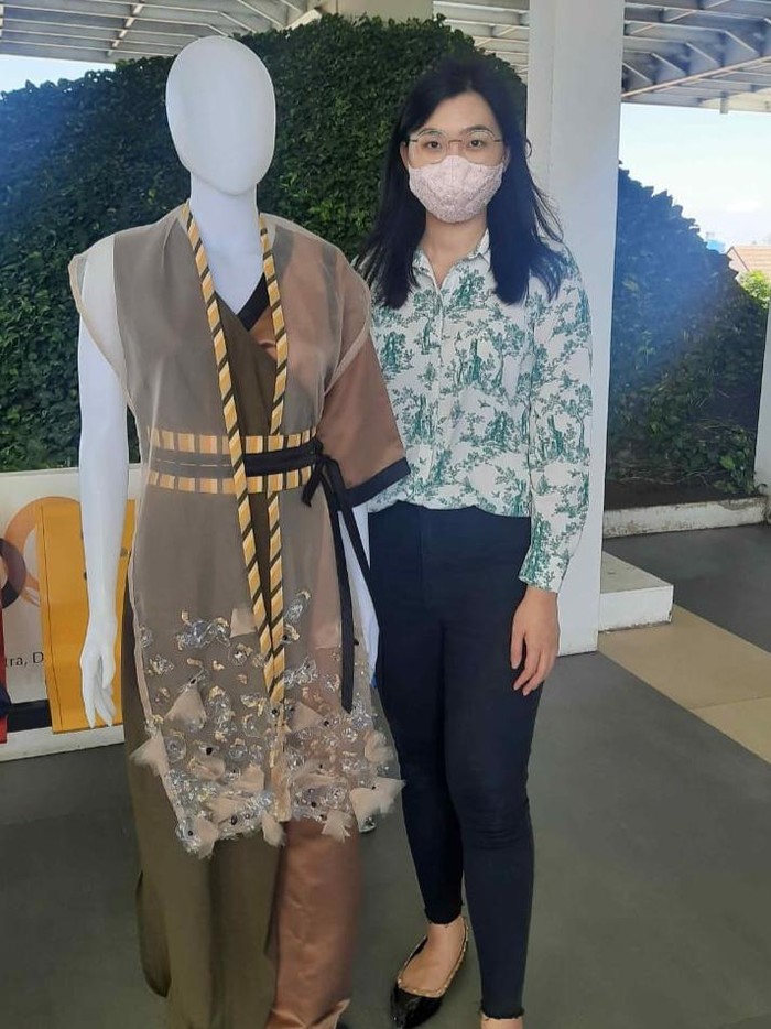 mahasiswa Fakultas Desain Fashion dan Tekstil (DFT) UK Petra Surabaya