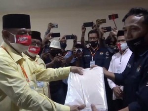 Paslon Independen di Pasangkayu Sulbar Daftar ke KPUD Diiringi Ribuan Warga