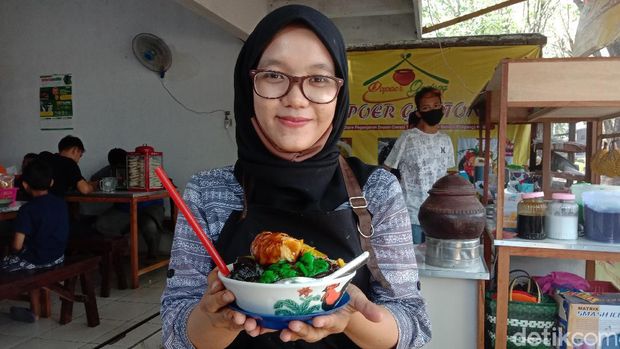 Penjual Dawet Durian yang Berparas Ayu dari Kota Kretek