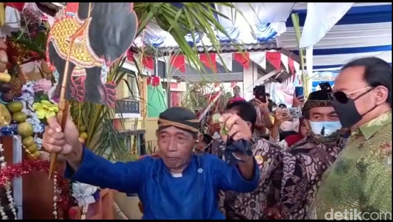 Sedekah Laut di Tegal