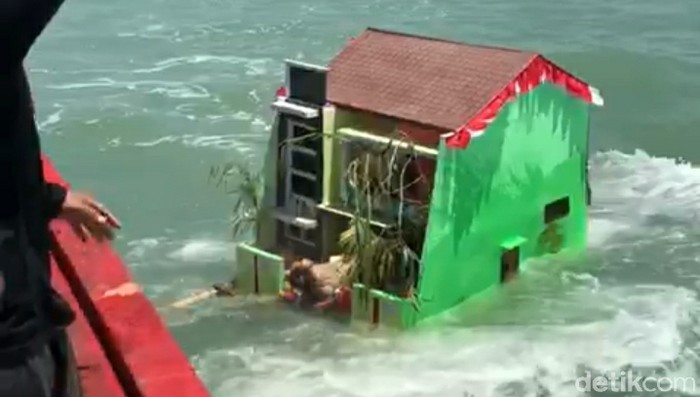 Sedekah Laut di Tegal
