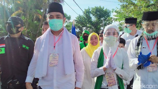 Sudah Negatif Corona, Bacalon Wabup Dompu Diarak Warga Daftar ke KPU