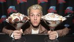 Aaron Carter Ternyata Doyan Ngopi dan Makan Fast Food
