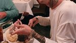 Aaron Carter Ternyata Doyan Ngopi dan Makan Fast Food