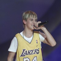 Aaron merupakan adik kandung Nick Carter yang lebih dulu terjun di industri musik sebagai personel boyband Backstreet Boys. Seperti kakaknya, karier Aaron cukup bersinar. Pelantun Crush on You itu merilis album perdananya pada 1997 dan berujung kesuksesan berupa status emas di beberapa negara di Eropa. (Foto: Getty Images)