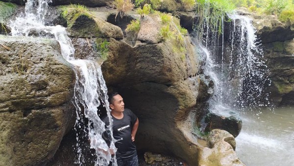 Turunnya debit juga memperlihatkan ceruk-ceruk sungai sehingga menciptakan pemandangan memukau. Potensi wisata itu kemudian dimanfaatkan oleh pemerintah desa setempat bersama pemuda Karang Taruna. Turunnya debit juga memperlihatkan ceruk-ceruk sungai sehingga menciptakan pemandangan memukau. Potensi wisata itu kemudian dimanfaatkan oleh pemerintah desa setempat bersama pemuda Karang Taruna.