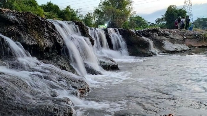 Air terjun Sungai Dhompo Pasuruan Air terjun Sungai Dhompo Pasuruan