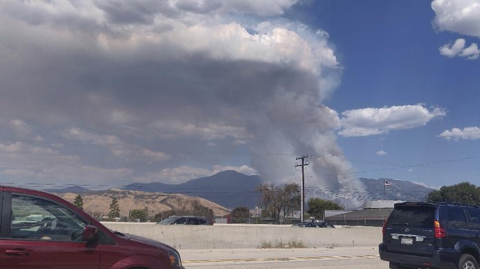 A plume of smoke from the El Dorado Fire is seen from the Interstate 10 in Loma Linda, Calif., Saturday, Sept. 5, 2020. In Southern California, a fast-moving fire in the foothills of Yucaipa has prompted evacuation orders for Oak Glen, a farm community that just opened its apple-picking season to the public. Cal Fires San Bernardino unit said the fire has scorched at least 800 acres and was burning at a 