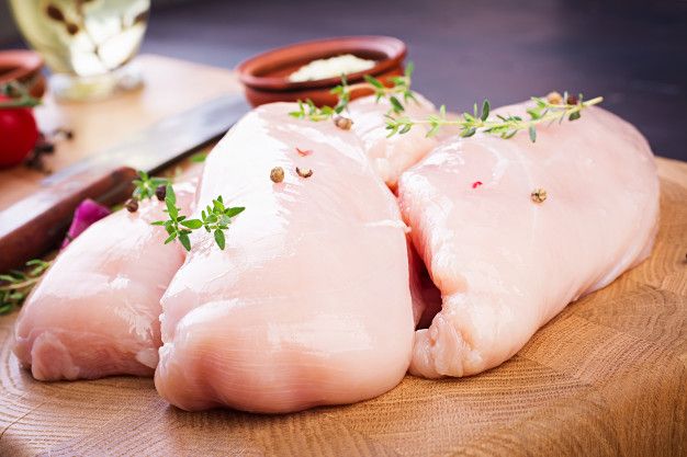 Jika daging tersebut elastis dan tidak begitu padat, berarti daging ayam tersebut masih segar.