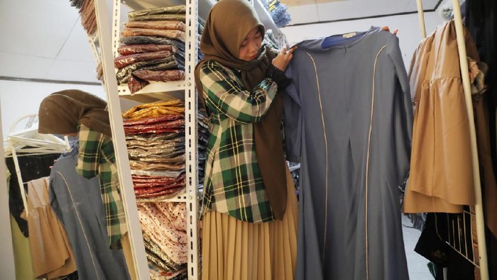Bisnis Online Shop Terus Menggeliat di Tengah Pandemi Pandemi COVID-19 cukup berdampak bagi sebagian bisnis dan dunia usaha. Tak semua rugi, ada juga yang bisa mendulang untung dikondisi seperti ini.