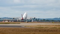 Pesawat Boeing 747 pertama dan satu-satunya yang tersisa milik British Airways akhirnya dipensiunkan juga. Pesawat 747 itu menempuh perjalanan terakhirnya dari London menuju ke Spanyol pada pertengahan Agustus lalu. (dok. British Airways)