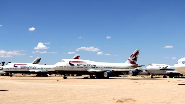 Di Castellon, pesawat Boeing 747 itu akan dipensiunkan dan dipreteli untuk jadi besi bekas. Setelah menempuh perjalanan sejauh 80 juta kilometer selama 25 tahun, akhirnya pesawat itu menemui garis finishnya juga. (Getty Images/Laser1987) Di Castellon, pesawat Boeing 747 itu akan dipensiunkan dan dipreteli untuk jadi besi bekas. Setelah menempuh perjalanan sejauh 80 juta kilometer selama 25 tahun, akhirnya pesawat itu menemui garis finishnya juga. (Getty Images/Laser1987)
