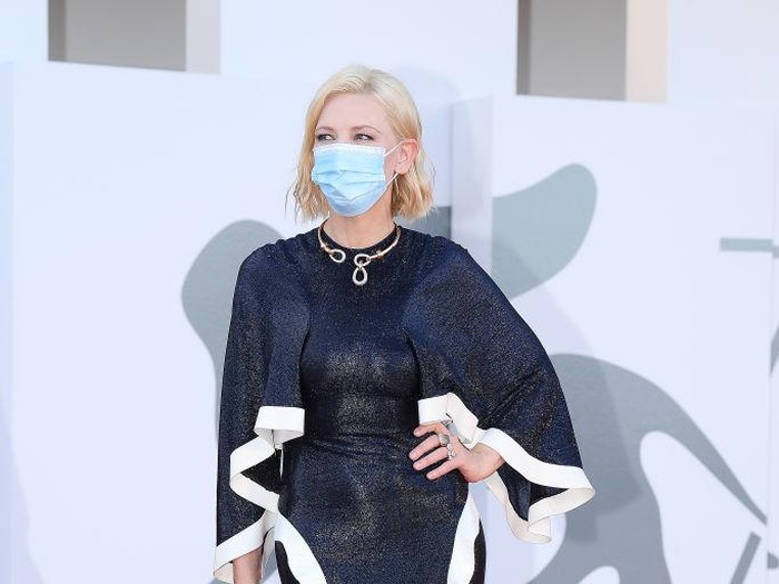 VENICE, ITALY - SEPTEMBER 02: Venezia77 Jury President Cate Blanchett walks the red carpet ahead of the Opening Ceremony and the Lacci red carpet during the 77th Venice Film Festival at  on September 02, 2020 in Venice, Italy. (Photo by Pascal Le Segretain/Getty Images)