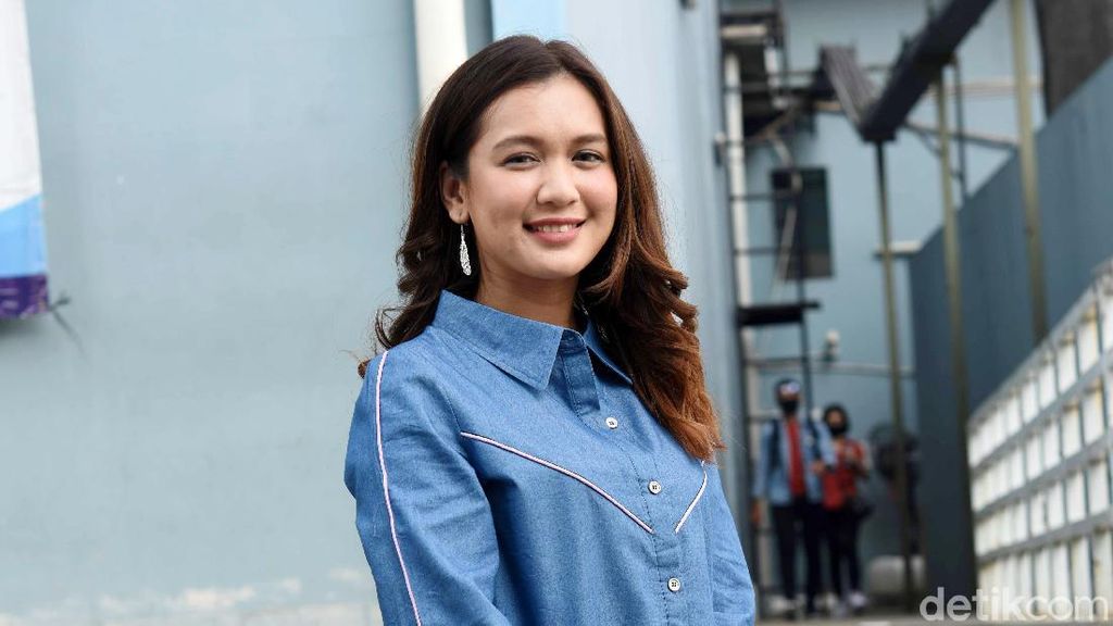 Dea Annisa Ngaku Punya Calon Suami, Mohon Doa Segera Nikah