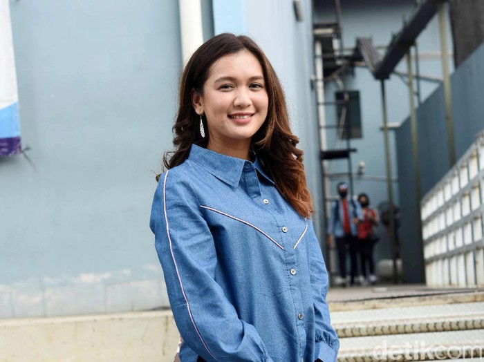 Dea Annisa saat ditemui di kawasan Trans TV.