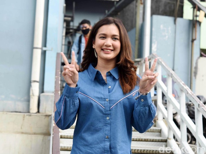 Dea Annisa saat ditemui di kawasan Trans TV.