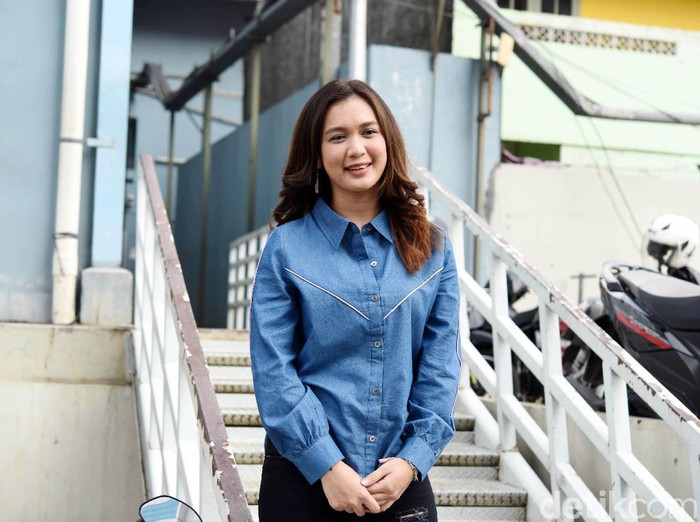 Dea Annisa saat ditemui di kawasan Trans TV.