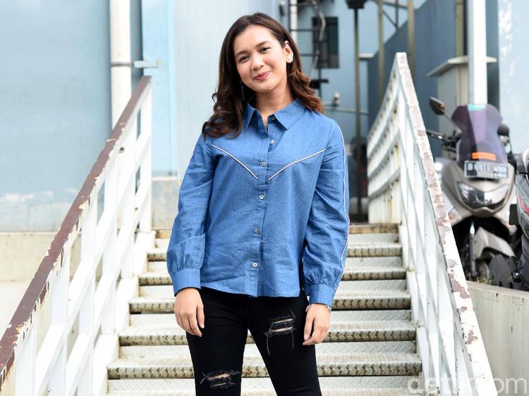 Masih Jomblo, Dea Annisa Ogah Nikah Muda