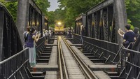 Wisatawan bisa turun di beberapa perhentian dan menanti saat kereta ini lewat. (Getty Images/iStockphoto)