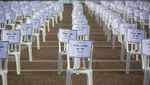 Deretan Bangku Kosong Simbol Kematian Akibat Corona di Israel