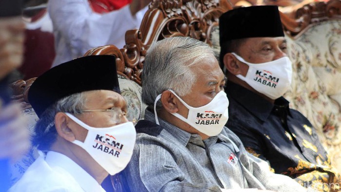 Din Syamsuddin dan Gatot Nurmantyo menghadiri deklarasi Koalisi Aksi Menyelamatkan Indonesia (KAMI) Jawa Barat, Senin (7/9/2020). Deklarasi dilaksanakan di sebuah rumah, Kota Bandung, Senin (7/9/2020).
